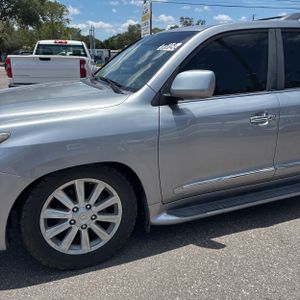 صورة 2 لـ 2010 Lexus LX 570 BASE