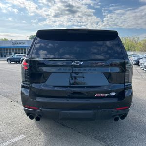 CHEVROLET SUBURBAN - 7