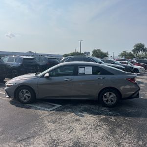 صورة 3 لـ 2024 Hyundai ELANTRA SE
