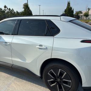 2026 Toyota BZ XLE PLUS — фото 6