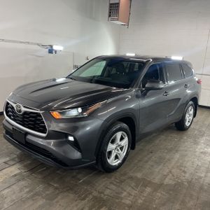 2021 Toyota HIGHLANDER LE photo 1