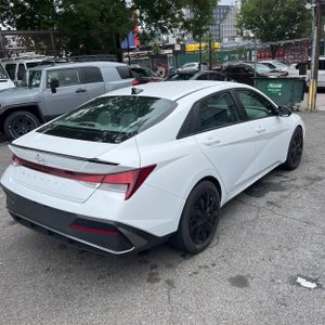 صورة 8 لـ 2025 Hyundai ELANTRA SEL SPORT