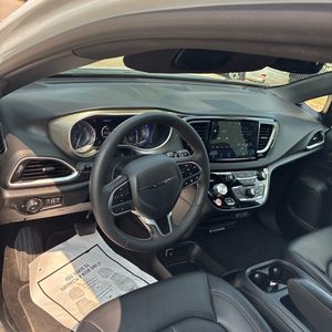 صورة 34 لـ 2025 Chrysler PACIFICA SELECT
