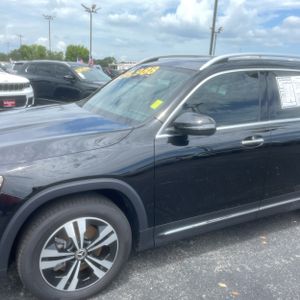 2025 Mercedes-BENZ GLB photo 2