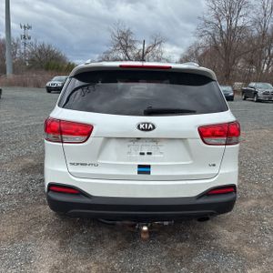 KIA SORENTO LX V6 - 7