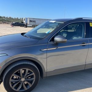 VOLKSWAGEN TIGUAN SE - 2