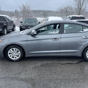 HYUNDAI ELANTRA SE - 4