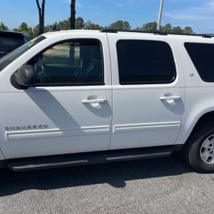 CHEVROLET SUBURBAN LT - 4