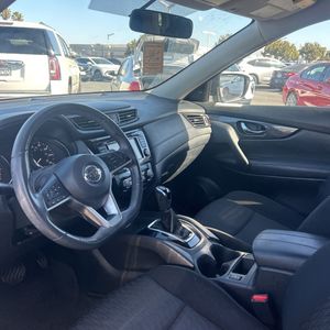 2018 Nissan ROGUE S thumbnail 34