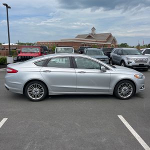 FORD FUSION SE - 10