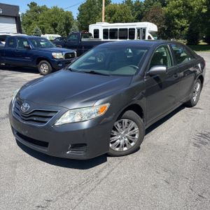 2010 Toyota CAMRY LE photo 1