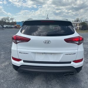 HYUNDAI TUCSON LIMITED - 7