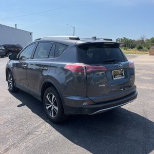 2017 Toyota RAV4 XLE — фото 5