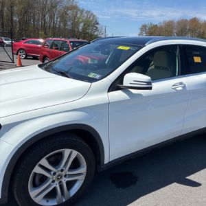 MERCEDES-BENZ GLA - 2