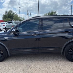 VOLKSWAGEN TIGUAN SEL R-LINE JET-BLACK - 4