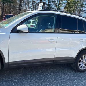 VOLKSWAGEN TIGUAN LIMITED 2.0T 4MOTION - 4