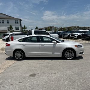 FORD FUSION SE - 10