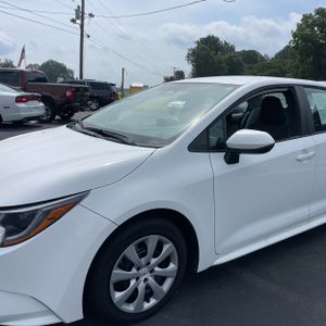 2023 Toyota COROLLA LE photo 2