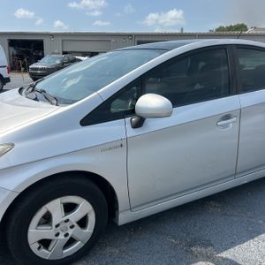 2011 Toyota PRIUS FOUR — фото 2