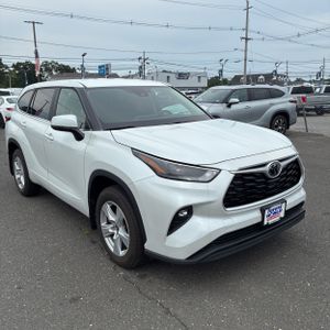 2023 Toyota HIGHLANDER LE thumbnail 12
