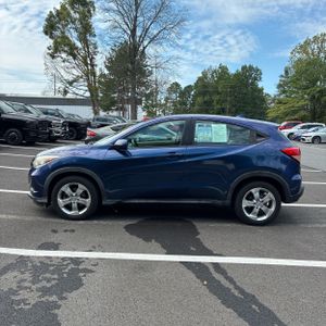 2016 Honda HR-V LX photo 3