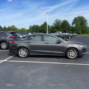 FORD FUSION SE - 10