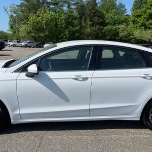 FORD FUSION SE - 4