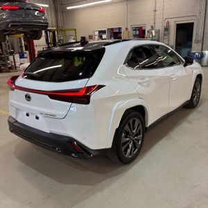 LEXUS UX 250H F SPORT HANDLING - 8