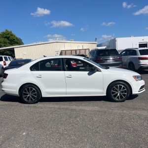 VOLKSWAGEN JETTA 1.4T SE - 10