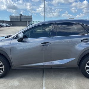 صورة 4 لـ 2021 Lexus NX 300 BASE