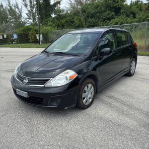 2011 Nissan VERSA 1.8S — фото 1