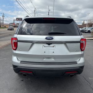 FORD EXPLORER XLT - 7