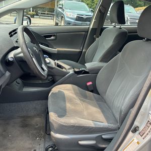 2011 Toyota PRIUS TWO — миниатюра 31
