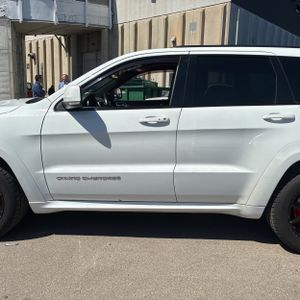 JEEP GRAND CHEROKEE SRT - 4