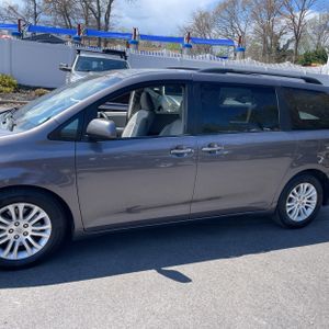 TOYOTA SIENNA - 4