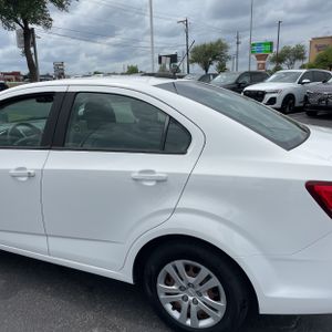 CHEVROLET SONIC LS AUTO - 6