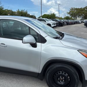 2019 Chevrolet TRAX LS thumbnail 13