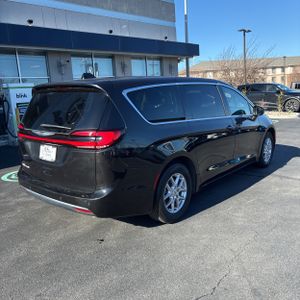 CHRYSLER PACIFICA TOURING L - 8