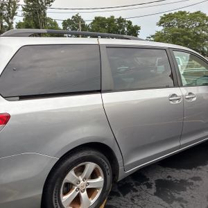 2011 Toyota SIENNA LE 8-PASSENGER — фото 9