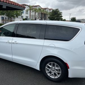 CHRYSLER PACIFICA TOURING L - 6