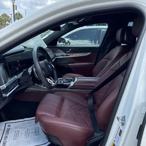 صورة مصغرة 31 لـ 2025 BMW I7 EDRIVE50