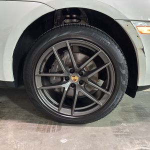 2023 Porsche MACAN T — миниатюра 20