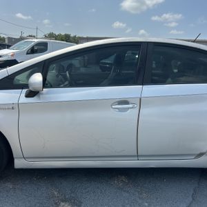 2011 Toyota PRIUS FOUR — фото 4
