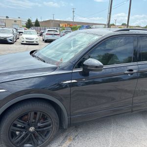 صورة 2 لـ 2022 Volkswagen TIGUAN SE R-LINE BLACK