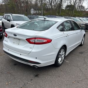 FORD FUSION SE - 8