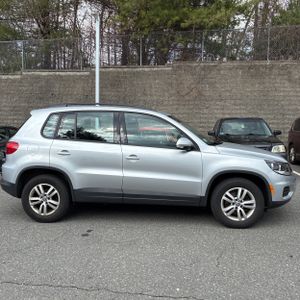 VOLKSWAGEN TIGUAN 2.0T S 4MOTION - 9