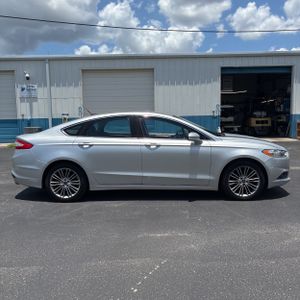 FORD FUSION SE - 10
