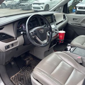 2015 Toyota SIENNA XLE 8-PASSENGER thumbnail 37