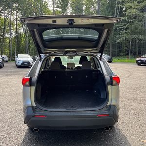 2019 Toyota RAV4 HYBRID XLE — фото 43