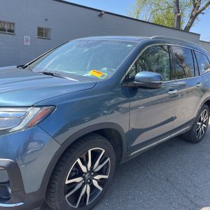 HONDA PILOT TOURING W/REAR CAPTAIN'S CHAIRS - 2